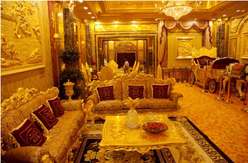 Ngô Mỹ Uyên - Hoa hậu kiêm ảo thuật gia - được mệnh danh là "Hoa hậu giàu nhất Việt Nam" sở hữu căn biệt thự dát vàng có giá lên tới 300 tỷ nằm ở vị trí đắc địa, trung tâm Quận 1, TP. HCM. Ảnh: kientrucvietas.