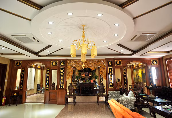 Được biết, cặp vợ chồng ca sỹ này đã bỏ ra 100 tỉ để xây dựng cũng như sắm sửa nội thất sang trọng cho không gian sống của mình. Ảnh: vietbao.