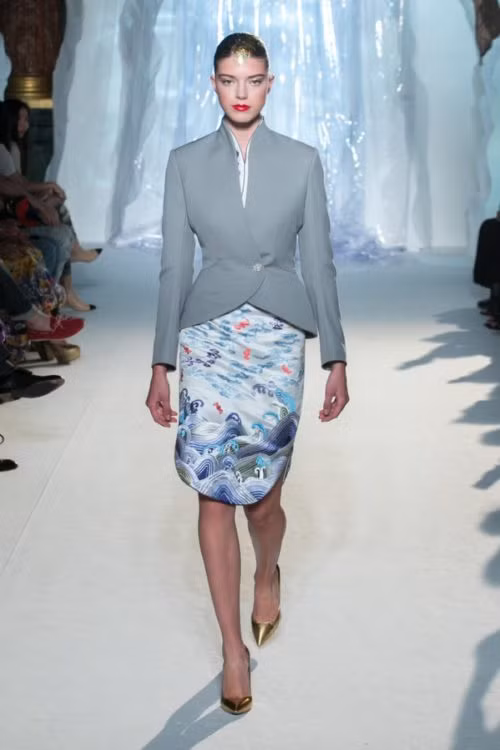 ... Áo blazer diện bên ngoài kiểu cách và tinh tế.