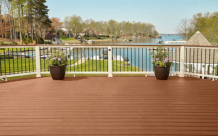 Ván lát sàn nhựa giả gỗ không chỉ bền đẹp mà còn hạn chế bám bẩn, cho phép dễ dàng lau chùi, làm sạch. Ảnh: Tecwood.