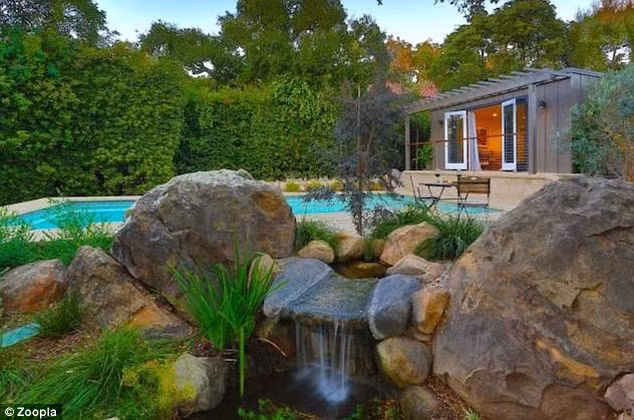 Ở San Francisco, bạn sẽ có được một không gian sống thoáng mát có hồ bơi yên tĩnh và sân vườn tuyệt đẹp, gần siêu thị và các cửa hàng địa phương.