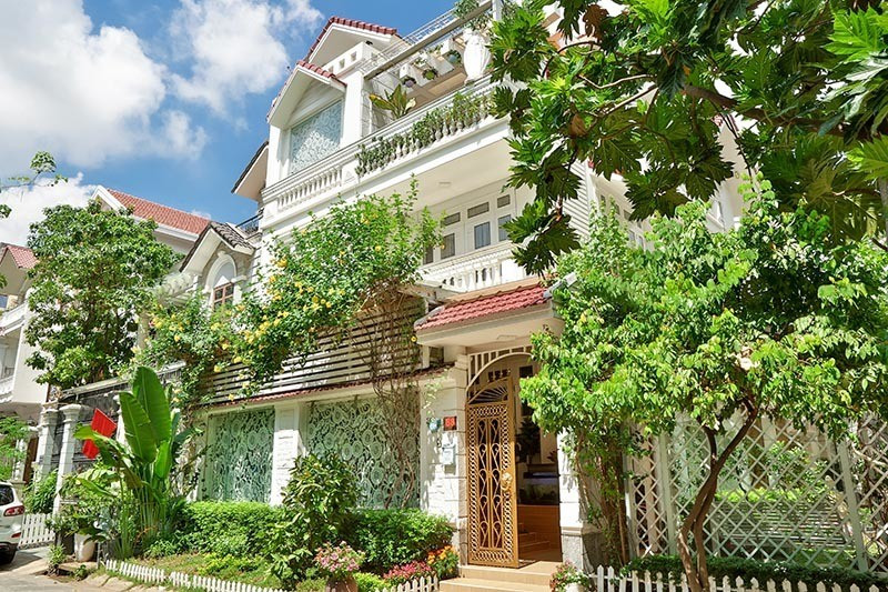 Biệt thự rộng 1.400m2 của ca sĩ Vy Oanh khiến nhiều người choáng ngợp. Ảnh: nguoiduatin.