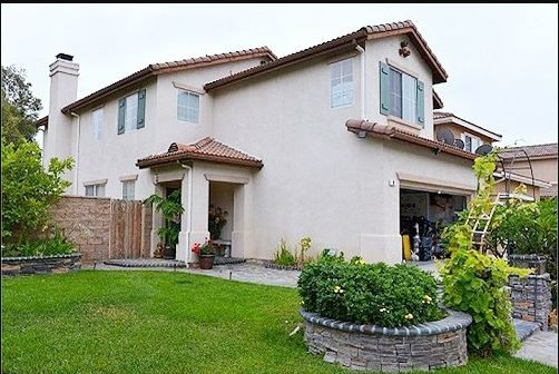 Vợ chồng Thu Phương - Dũng Taylor đang sống viên mãn trong căn biệt thự nhà vườn rộng cả ngàn m2 tại thành phố Irvine, California, Mỹ. Ảnh: blogspot.