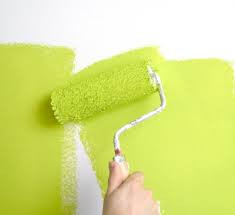 Sơn cách nhiệt trong và ngoài nhà giúp giảm hấp thu nhiệt lượng. Bạn cũng có thể mua phụ gia ceramic để biến sơn thông thường thành sơn cách nhiệt. Khi ngôi nhà được mát lên, các thiết bị làm mát khác sẽ hạn chế được sử dụng giúp giảm lượng điện năng tiêu thụ cho gia đình bạn. Ảnh minh họa.