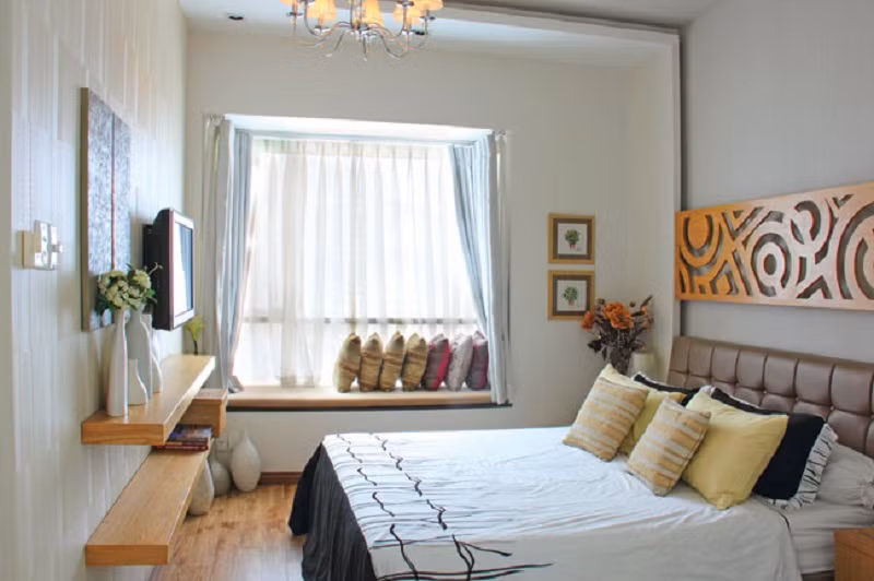 Tốt nhất, bạn nên để cửa sổ phòng ngủ có kích thước nhỏ hơn so với cửa ra vào khoảng 2 - 3 lần. Ảnh: Caunoibds.