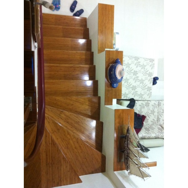 Việc vệ sinh cầu thang gỗ tre cũng rất nhanh chóng và dễ dàng. Ảnh: Thanhgiongbamboo.