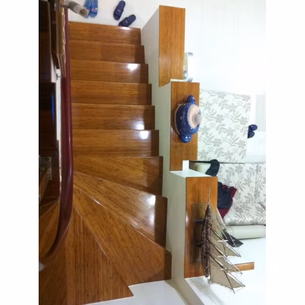 Việc vệ sinh cầu thang gỗ tre cũng rất nhanh chóng và dễ dàng. Ảnh: Thanhgiongbamboo.