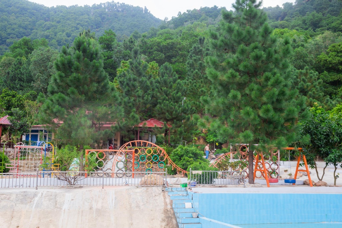 Khu vui chơi nghỉ dưỡng Thiên Phú Lâm cũng bị coi là xẻ thịt rừng phòng hộ thôn Lâm Trường. Ảnh Việt nam mới.