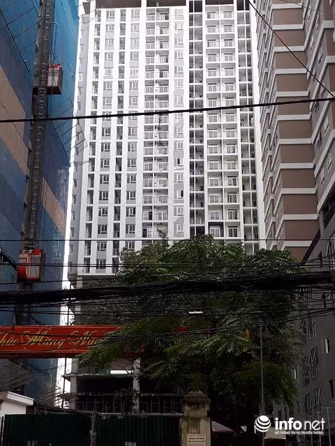 Ha Noi beu ten loat chung cu, cao oc vi pham trat tu xay dung