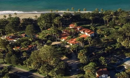 Cựu Tổng Thống Mỹ Nixon từng “tậu” cho mình một căn biệt thự xa xỉ ở San Clemente, California và đây được mệnh danh là "Nhà Trắng miền Tây" của Cố Tổng thống. 