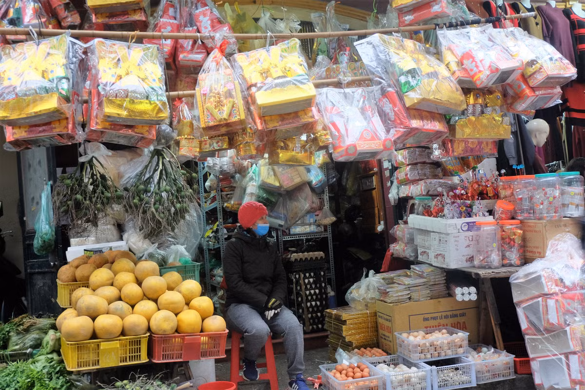 Tùy độ cầu kỳ, kích thước mà mỗi bộ đồ lễ cúng ông Táo có giá dao động từ 30.000 - 200.000 đồng.