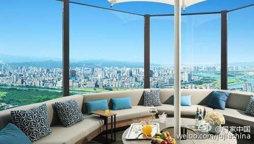 Căn hộ có tầm nhìn bao quát thành phố, có view ra tòa nhà 101 nổi tiếng của Đài Bắc.