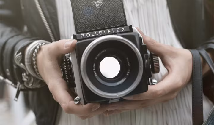 Theo một “tay máy” ở Hà Nội, một album ảnh chụp trong dịp nghỉ lễ 2/9 sẽ tăng giá gấp rưỡi đến gấp đôi so với ngày thường. Vì vậy, dịch vụ này cũng giúp họ kiếm một số tiền không nhỏ. Ảnh: Internet.