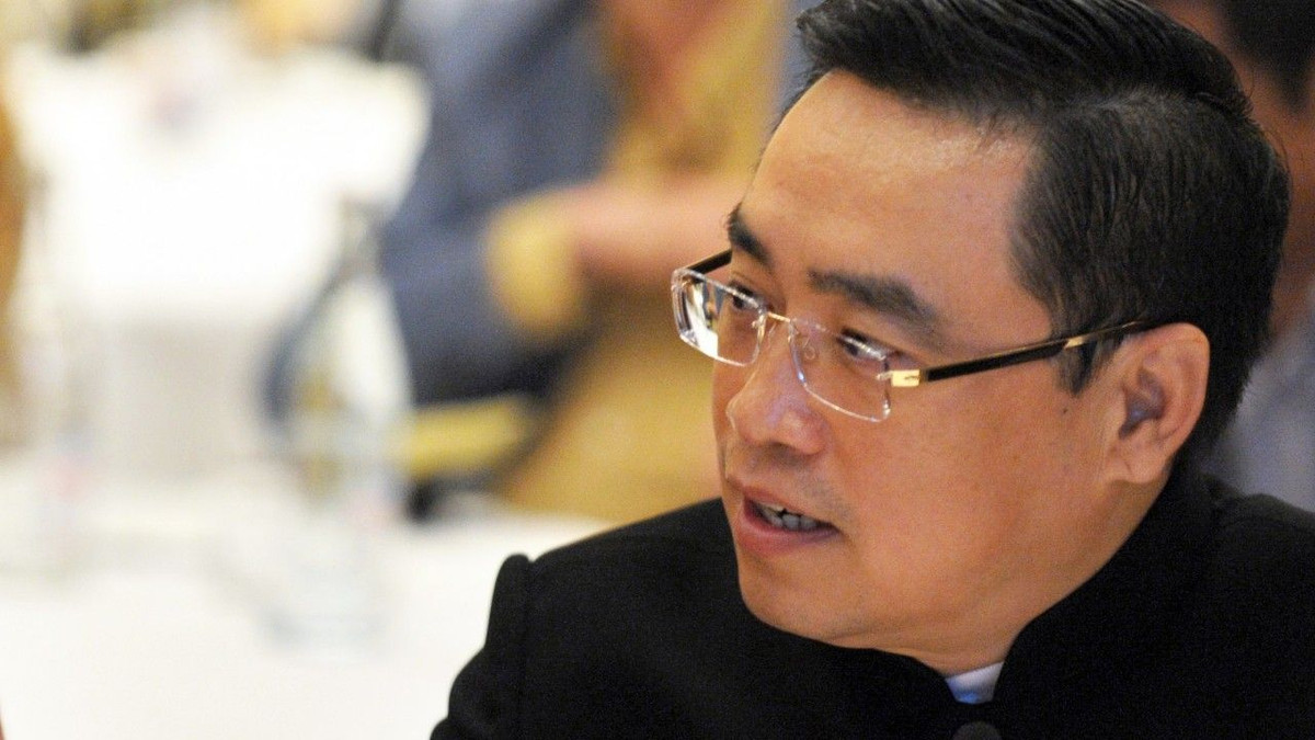 Thong tin bat ngo ve ty phu TQ vua tu vong khi chup anh-Hinh-7