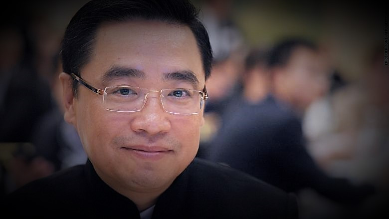 Thong tin bat ngo ve ty phu TQ vua tu vong khi chup anh