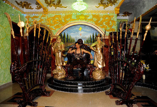 Style nha cua “tac ke hoa” cua ca si Ngoc Son bi don sap lay vo o tuoi 49