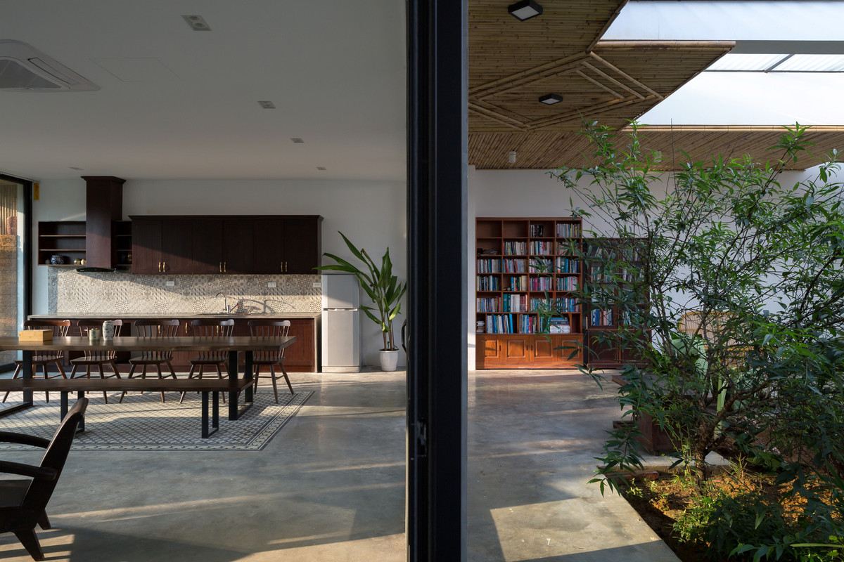 Phòng ngủ đơn giản, đậm chất Việt Nam.