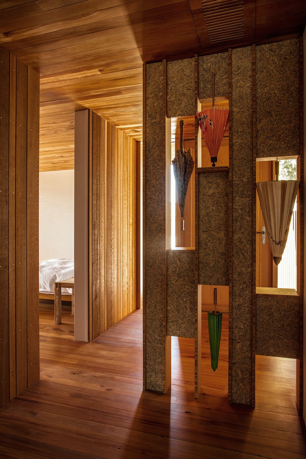 Chủ nhân của ngôi nhà trên núi này là Nigel Greening - Cựu giám đốc sáng tạo quảng cáo và nhạc sĩ người Anh.