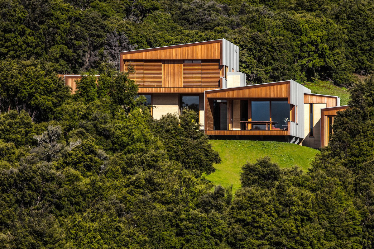 Ngôi nhà không quá rộng, với diện tích hơn 300 m2.