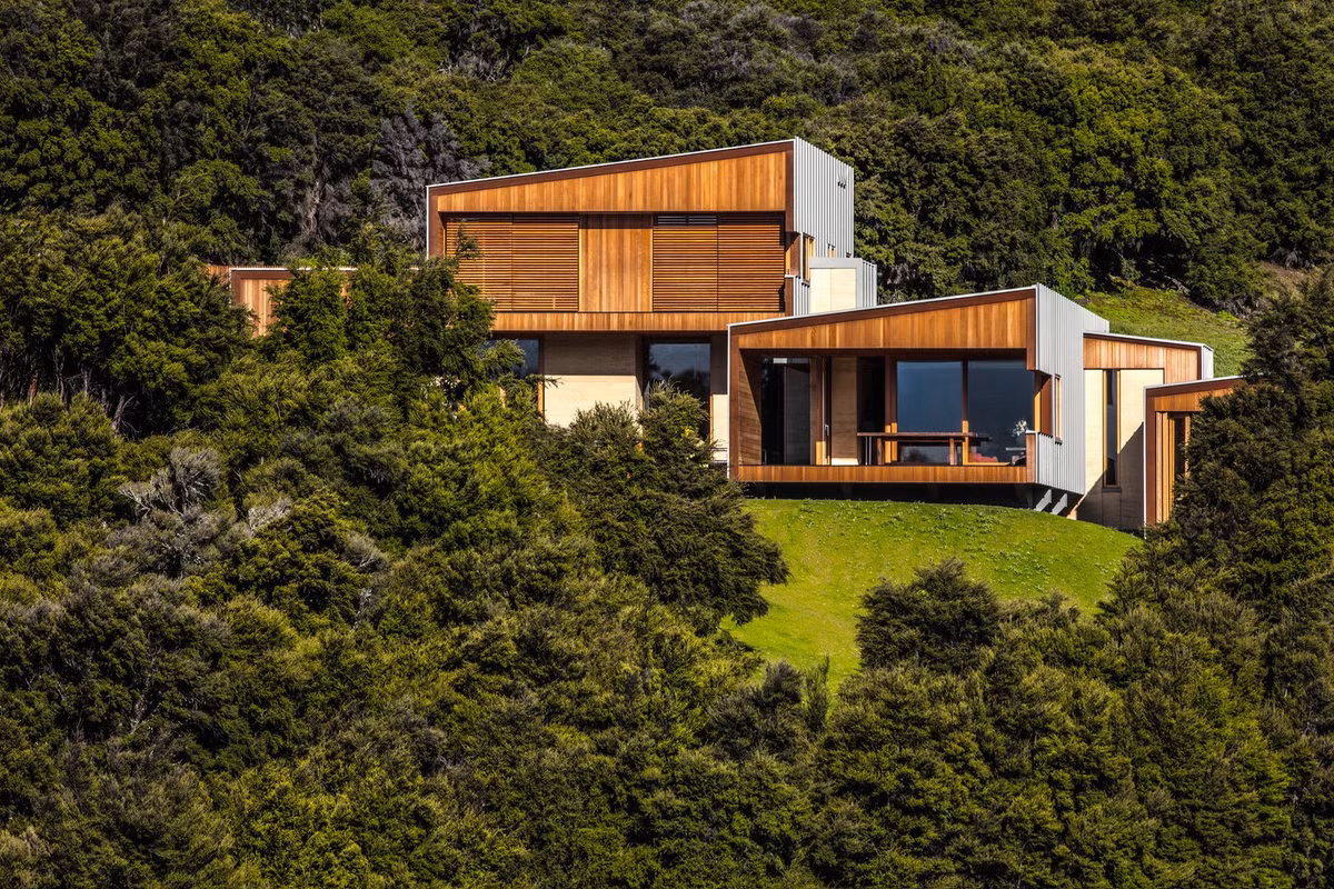 Ngôi nhà không quá rộng, với diện tích hơn 300 m2.