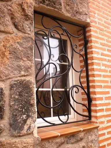 Trong khi đó, mẫu cửa sổ này lại khá phổ biến ở nước ta. Ảnh: Caitaonhadep.