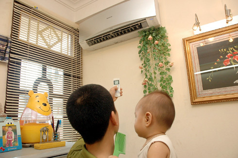 Tuy nhiên, nếu trong gia đình có trẻ thường xuyên bị viêm mũi dị ứng thì không nên dùng điều hòa.