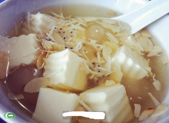 Trên thị trường hiện có nhiều loại chè khúc bạch cho khách hàng lựa chọn như vị phômai, trà xanh, tiramisu… Tuy nhiên công nghệ chế biến nên nguyên liệu chè khúc bạch không phải ai cũng biết.