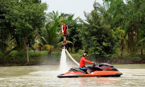 Có 5 loại đua gồm có đua ngựa, chó, đua môtô, đua xe GoKart và biểu diễn môtô nước. Ảnh: Baotainguyenmoitruong.