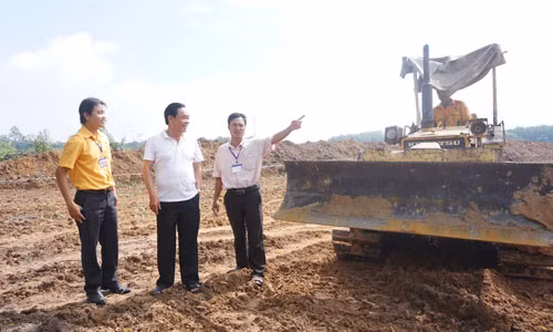 Dự kiến trường đua sẽ hoàn thiện và đi vào hoạt động vào cuối tháng 12 năm 2016. Cuối năm, trường đua này sẽ tổ chức giải đua đầu tiên và đến 2017 ông Dũng sẽ tổ chức một số giải đua ngựa, đua xe quốc tế. Ảnh: Vietnamfinace.