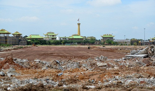 Ben trong truong dua dang xay dung cua ong Dung Lo Voi-Hinh-2