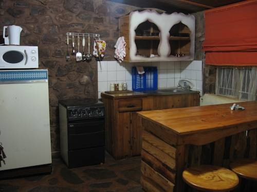 Các phòng của ngôi nhà đều rất nhỏ nhưng chúng được trang trí vô cùng tỉ mỉ. Ảnh: bstatic.