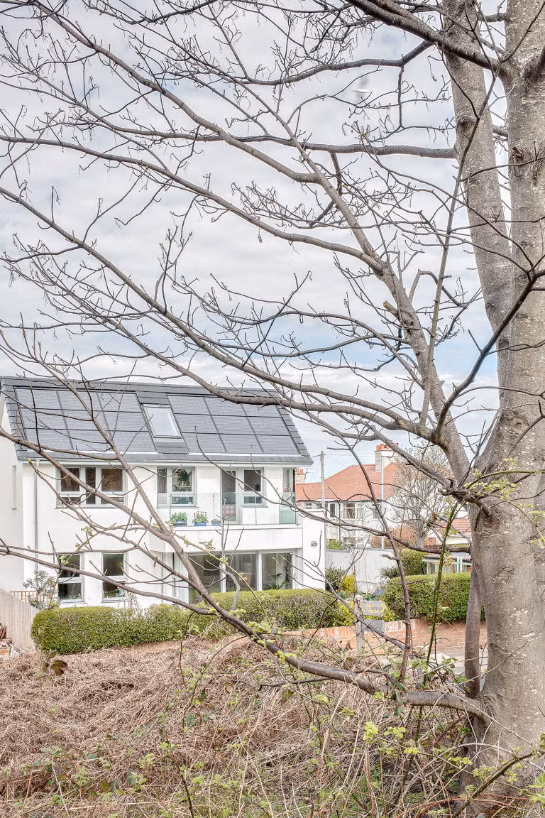 Các chuyên gia đánh giá rằng, ở một thành phố đắt đỏ như London, việc xây dựng một ngôi nhà như thế này là quá rẻ và cũng rất hợp tiêu chí thân thiện với môi trường như hiện nay.