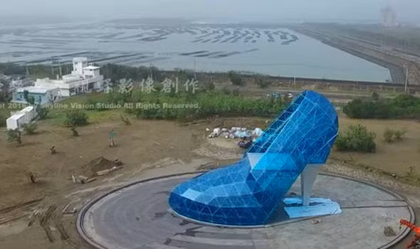 Các quan chức ở huyện Budai, phía Tây Nam Đài Loan hy vọng rằng, nhà thờ độc đáo này sẽ thu hút các cặp vợ chồng đang tìm kiếm một địa điểm để tổ chức một lễ cưới đáng nhớ.