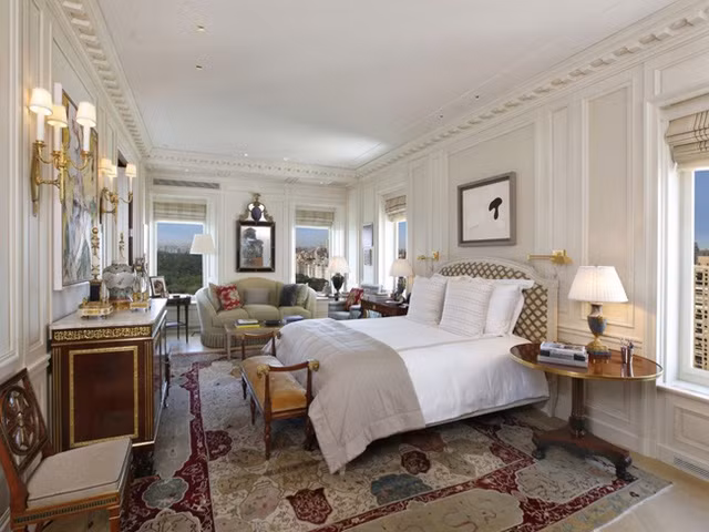 Phòng ngủ chính lớn nhất nằm ở phía đông bắc của căn hộ.