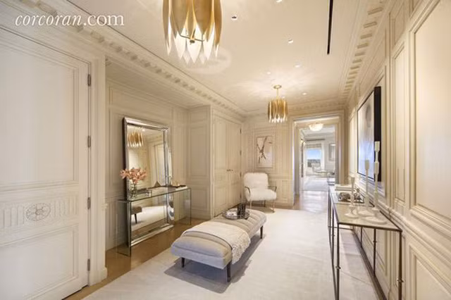 Được biết, trước đó, tỷ phú Marks đã từng rao bán căn nhà 2 lần, vào năm 2012 và 2015 với mức giá là 50 triệu USD (~ 1137,2 tỷ đồng).