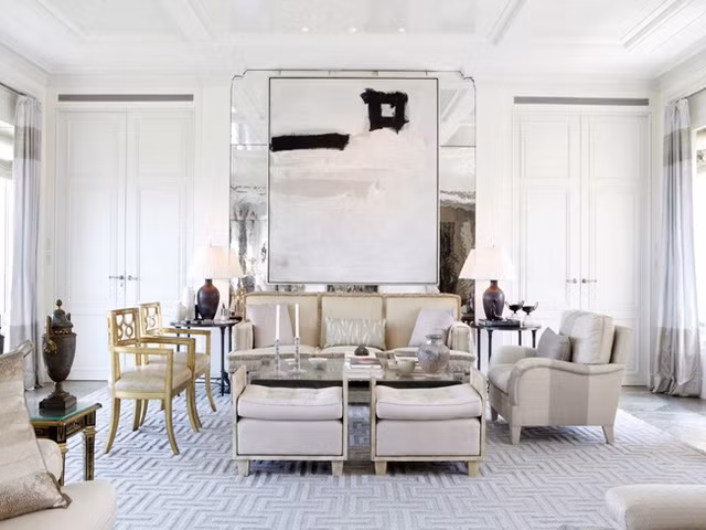 Với tầm nhìn thẳng ra công viên Trung tâm thành phố New York cùng thiết kế tuyệt đẹp, căn hộ được các nhà đầu tư ưu ái gọi là “Lâu đài Versailles giữa không trung”.