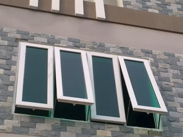 Sử dụng cửa sổ hất cũng là một cách để bạn tạo điểm nhấn trong ngôi nhà của mình. Ảnh: Havacovietnam.