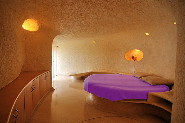 Từ chiếc giường ngủ cho đến chiếc bàn uống nước đều được thiết kế rất riêng.