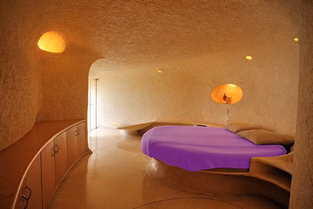 Từ chiếc giường ngủ cho đến chiếc bàn uống nước đều được thiết kế rất riêng.