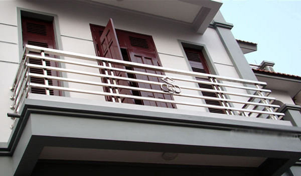 Có rất nhiều mẫu lan can ban công inox với nhiều phong cách khác nhau cho bạn lựa chọn. Ảnh: Webxaydung.