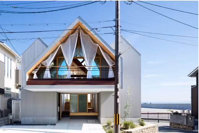 Nhìn bên ngoài, ngôi nhà gỗ có tên gọi Newtown này không quá khác biệt với những ngôi nhà xung quanh. Ảnh:Archdaily.