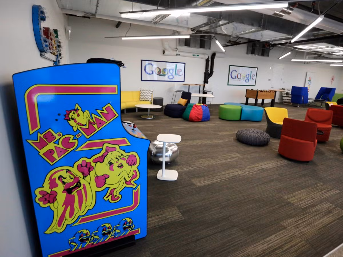 Đối với nhân viên cần thư giãn, văn phòng Google ở Chicago cung cấp các trò chơi đút xèng vui nhộn.