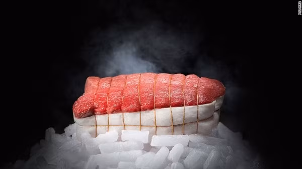 Thịt bò Blonde Aquitaine ngủ đông 15 năm. Một miếng thịt bò bảo quản bằng công nghệ đông lạnh đặc biệt trong suốt 15 năm được bán với giá hơn 71 triệu đồng, là miếng thịt bò thượng hạng đắt đỏ nhất thế giới.