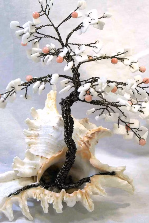Chậu bonsai làm từ ngọc trai.