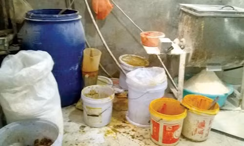 Hai hung bim bim nhuom day pham mau bua vay cong truong