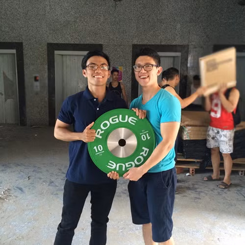 Sau khi kinh qua các công việc nhỏ tại các công ty để thu thập kiến thức kinh doanh thì anh đã mở một phòng tập lớn với diện tích hơn 1100m2, có trang thiết bị hiện đại tại Hà Nội với số học viên lên tới 700 – 800 người. Trong thời gian tới, chàng giám đốc trẻ có dự định sẽ mở thêm nhiều trung tâm tại Hà Nội và cả nước.