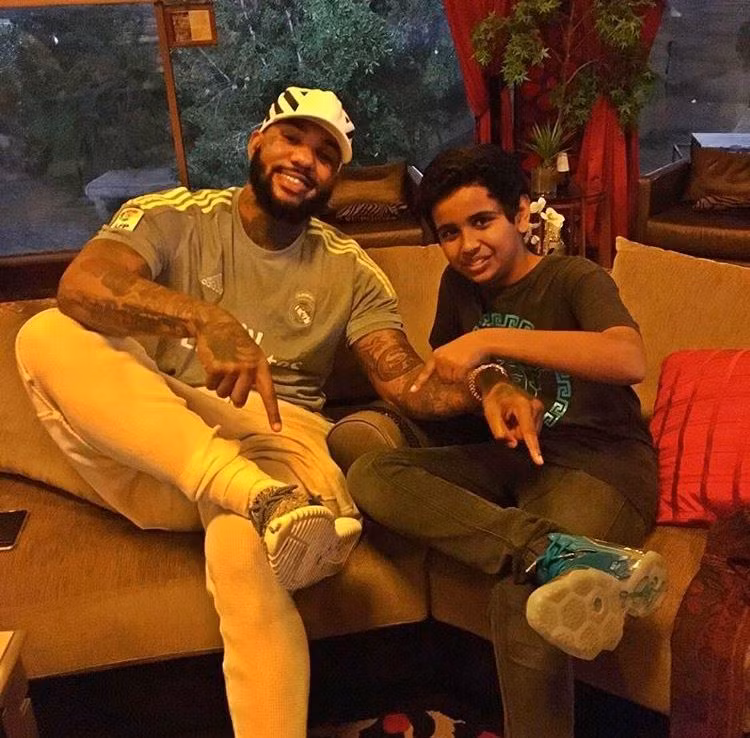 Trong một cuộc phỏng vấn gần đây với Highsnobiety, Rashed Belhasa chia sẻ rằng cậu hiện có một bộ sưu tập khoảng 200.000 đôi giày chơi quần vợt, mức giá đắt nhất trong số đó là 8.000 USD.