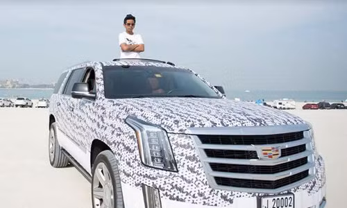 Nhiều người tỏ ra tò mò về việc Rashed Belhasa lấy đâu ra tiền để thực hiện những sở thích hoang phí như vậy?. Thực ra, ngoài khoản tiền trợ cấp hàng tháng từ bố mẹ là trùm kinh doanh khét tiếng ở Dubai, Rashed Belhasa còn thu được rất nhiều tiền từ các quảng cáo trực tuyến trên mạng xã hội. Siêu xe là một niềm đam mê mới nhất của Rashed Belhasa.