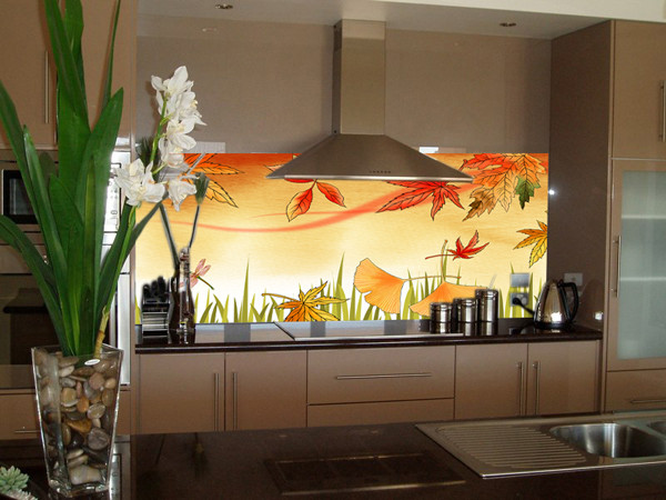 Một mẫu kính ốp bếp đẹp khác bạn có thể tham khảo. Ảnh: Webxaydung.