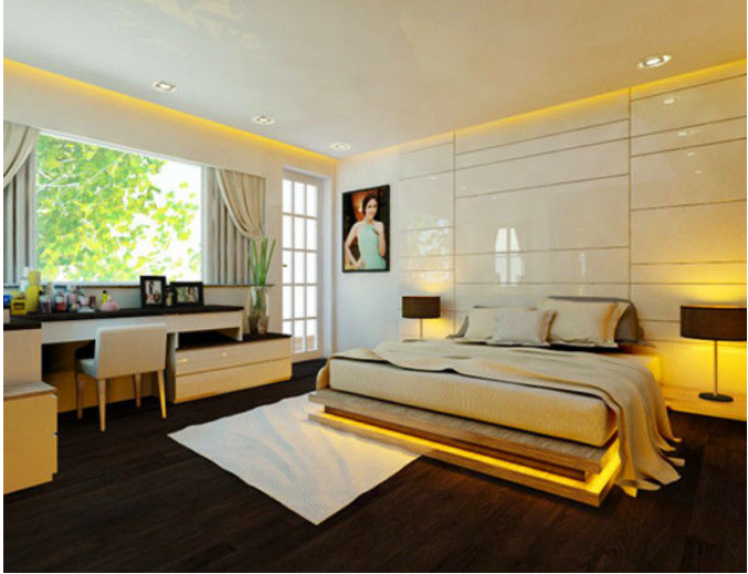 Phòng ngủ rộng rãi với sàn gỗ, cửa sổ lớn của Hoa hậu Ngọc Hân trở nên ấm áp hơn với hệ thống đèn trần vàng dịu nhẹ. Ảnh: Wordpress.